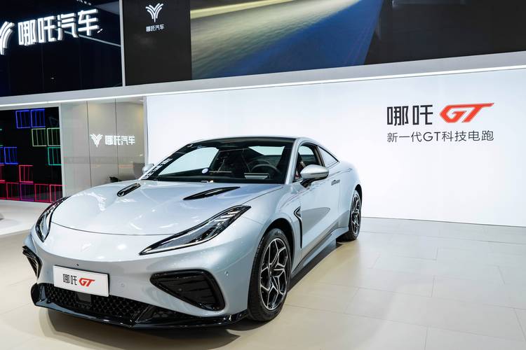 成都金堂县威科胜企业管理咨询哪吒汽车在智能汽车领域的表现，领途汽车在新能源汽车市场中的影响力